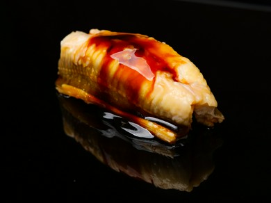 穴子の脂を活かして、ふっくら仕上げた極上の『煮穴子』