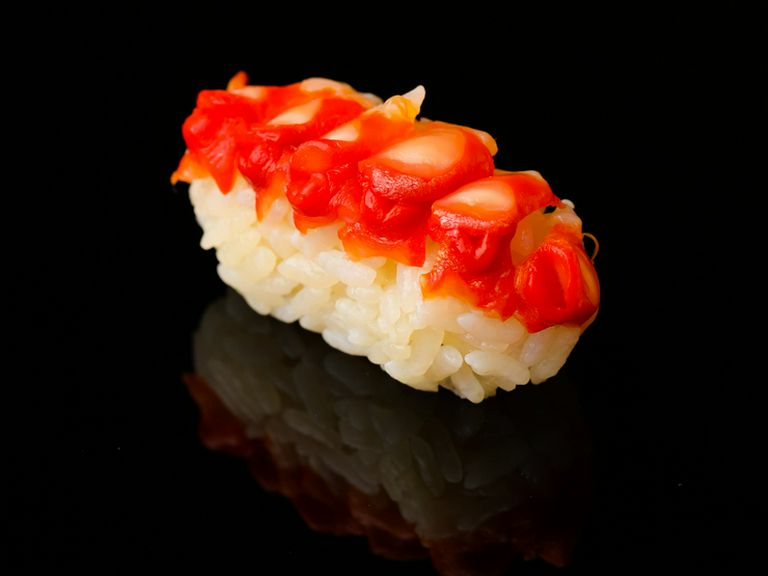 瀬戸内名産の貴重なネタも登場。コリコリ食感が楽しい『ヨナキ』