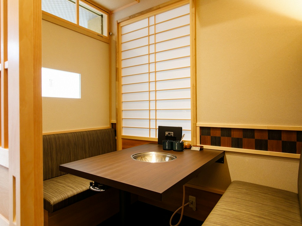 接待や会食、記念日デートにぴったりの完全個室も用意