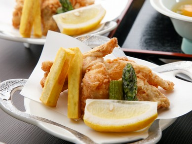 グルメな大人女子も納得のふぐ料理コース＆上質な空間が揃う