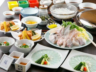 最高級とらふぐに加え、ふぐの持ち味を高める自家製ポン酢も評判