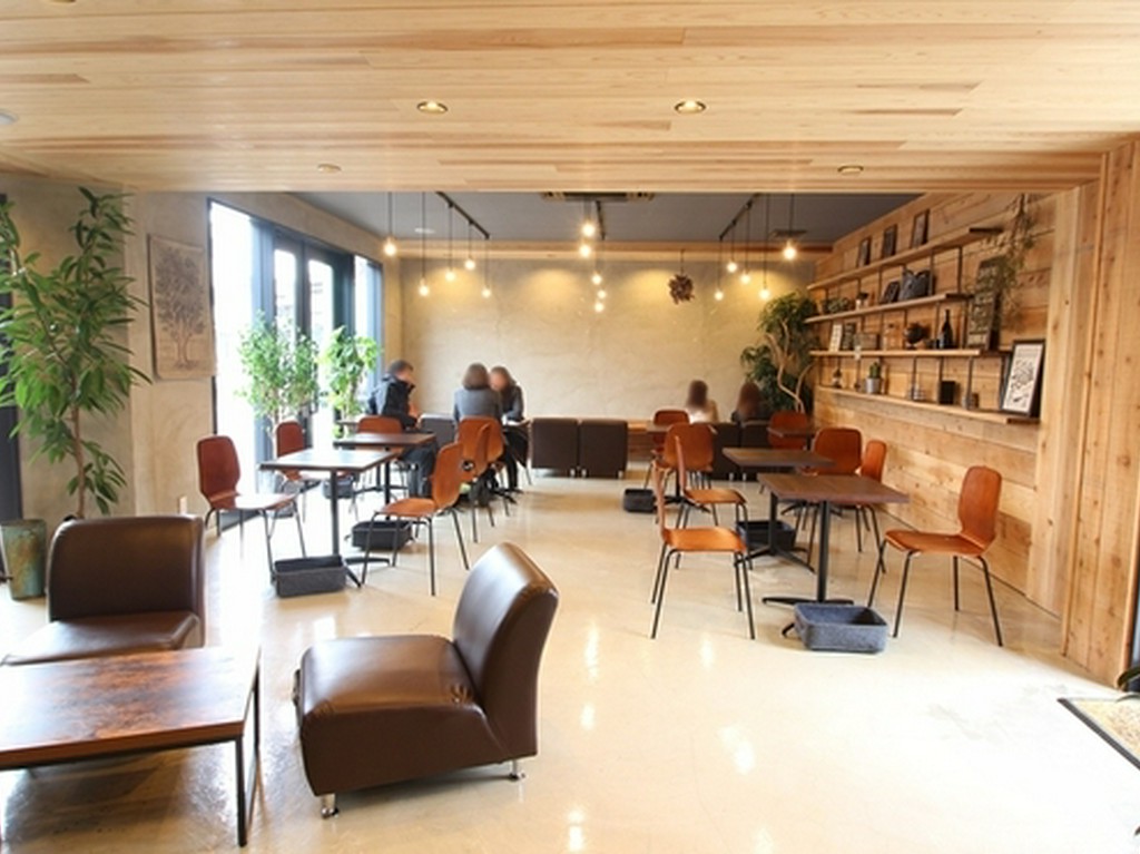 開放感あふれる店内は癒し系女子会にもってこい