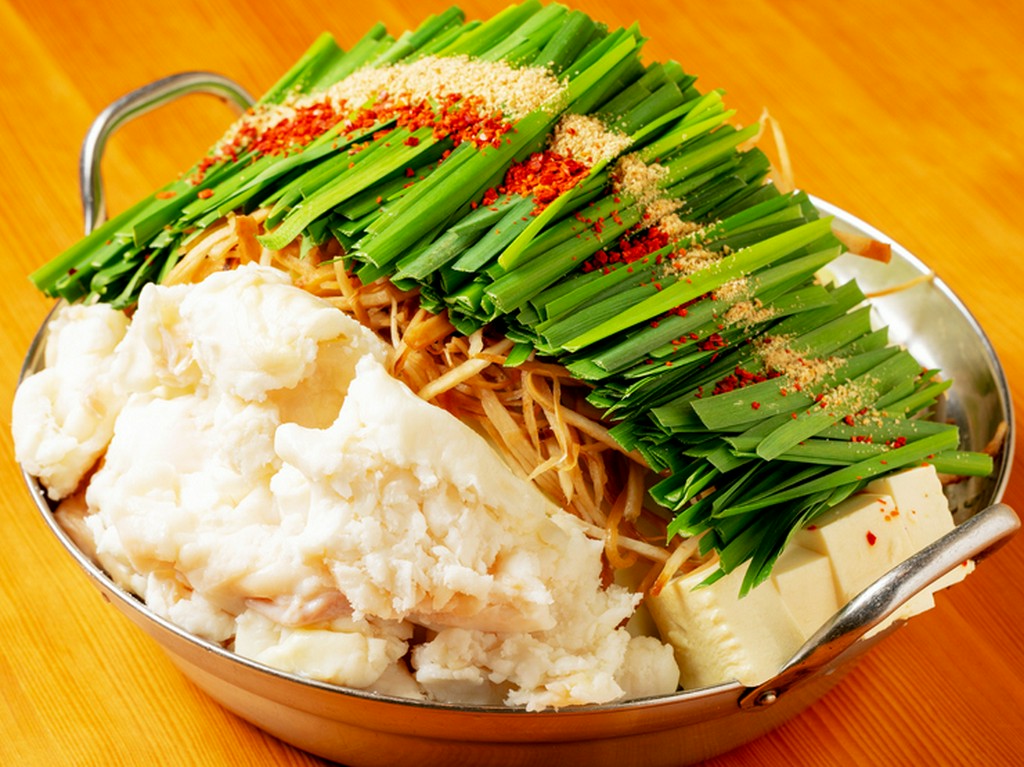 あっさりめのスープで新鮮な牛もつを堪能できる『牛もつ鍋』