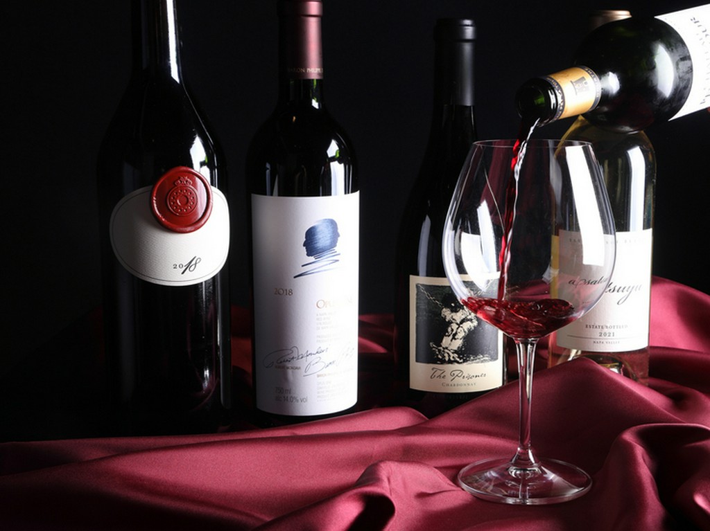 秀逸なセレクトで楽しませてくれるワインが評判