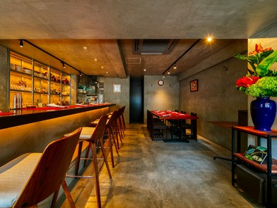 次に出会う料理に期待が高まる、居心地のよい空間