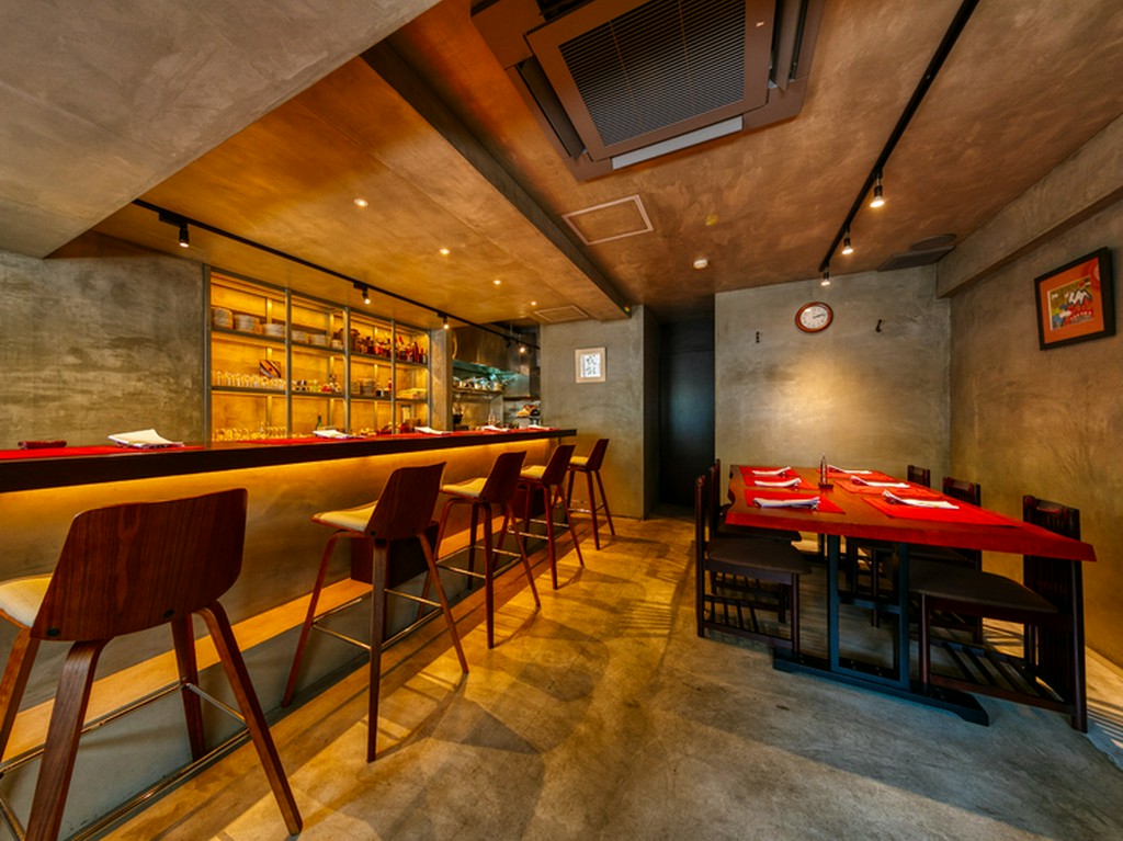 本格的なフレンチ懐石をカジュアルに楽しめる、心地よい空間