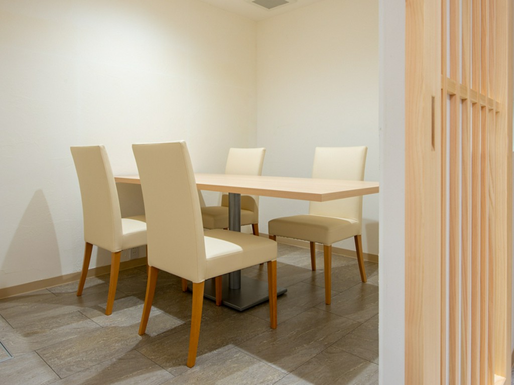 お食事からご接待にまで最適な、ゆったりと寛げる個室