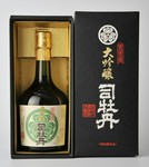 山田錦醸造AL 精米歩合 35% ／アルコール分 17度以上18度未満

司牡丹酒造400年の歴史が磨いた至高の香味はもはや伝説。 品評会に出す司牡丹の蔵の 誇りと名誉をかけた酒の芸術品。 精米歩合35% 季節限定品
