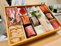 鮨 わたなべの誇るコース料理。中でも人気No1の松コース。あれもこれも少しづつの人気No.1メニューです。