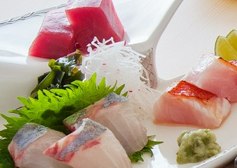 当日ご来店前のご予約OK!
比較的軽めのコースです。当日お鮨の追加もできます。