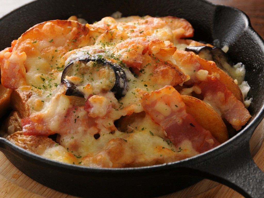 じゃが芋とベーコンのチーズ焼き