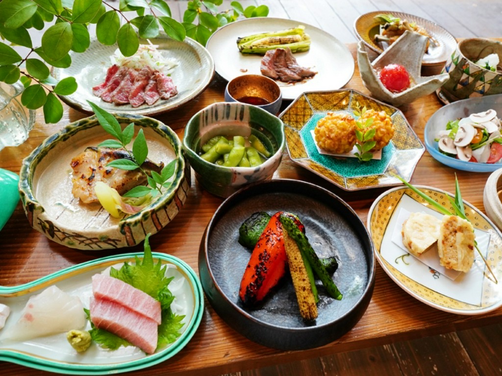 春の歓送迎会など各種お集り事に… こうちやさい割烹コース"(料理9品程度) お一人様 5500円