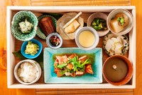 ※お米、お野菜は高知県産の物を使用しております。
※献立内容は2週間で変わります。
※以下メニューご利用の方には、ハブ茶を無料でお出ししております。