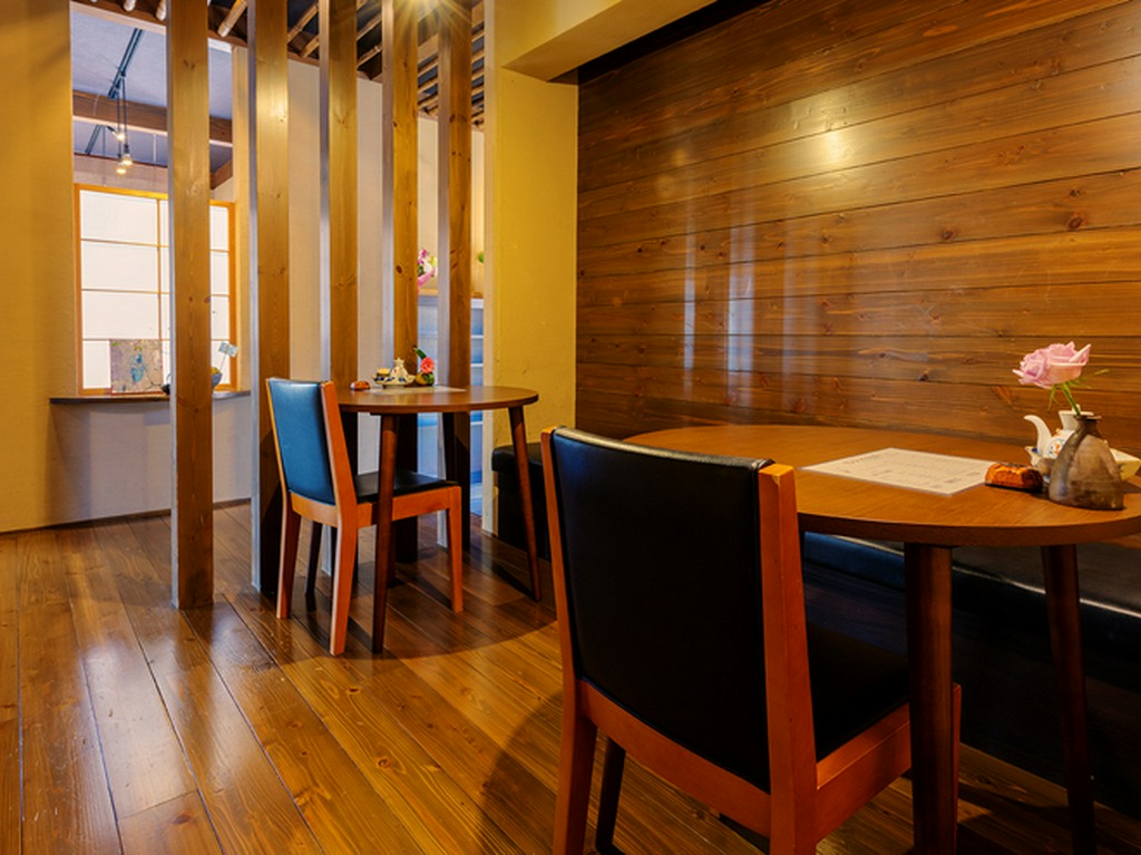 テーブル席もございます