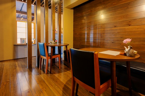 テーブル席もございます