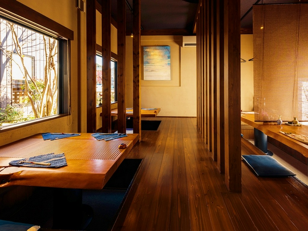 掘りごたつのお席もございます