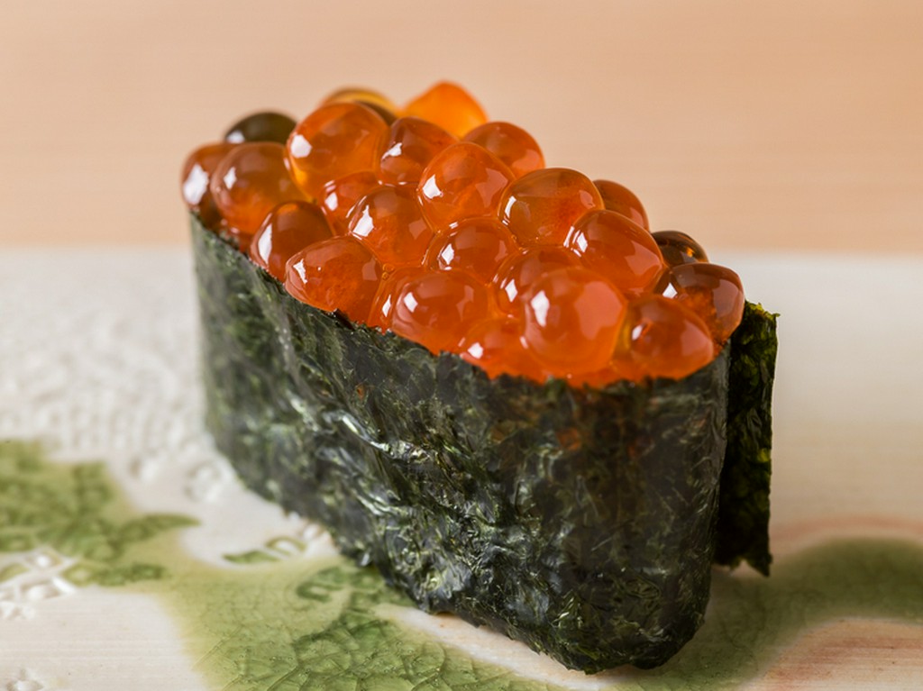 とろける濃厚な旨み『生いくら　軍艦』