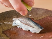 その日一番の季節の旬な握りを
ご提供いたします。
※季節により内容、価格は変動がございます。