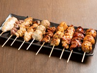 肉の旨味とジューシーさをダイレクトに楽しめる『串焼おまかせセット　10本』