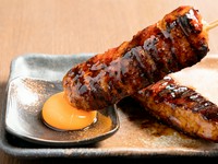 甘辛タレとマイルドな卵黄で味わう、製法にこだわった『極上つくね串』