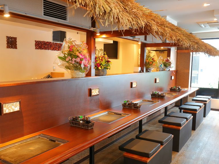 鉄板を囲み絶品料理に舌鼓、女子会やデートにもオススメの一軒