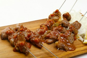 上質な和牛の味わいとピーナッツベースのソースが絶妙なハーモニーを奏でる『和牛サテ』