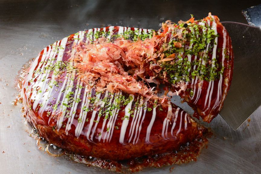 驚くほどのふんわり食感が楽しめる『お好み焼き』は注文必須