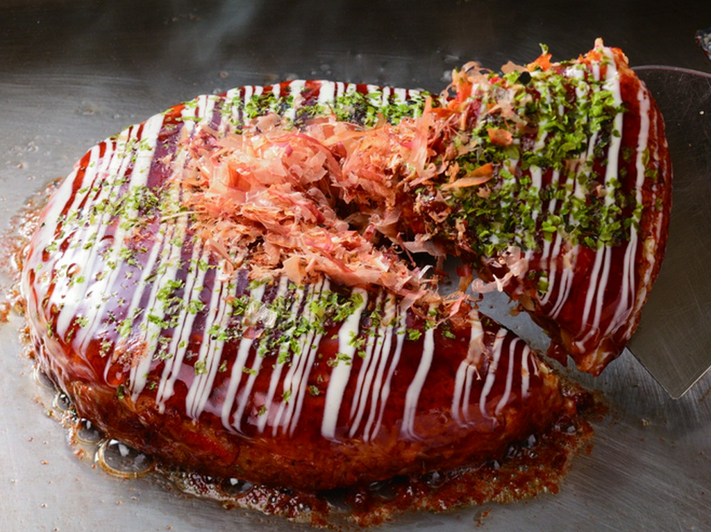 驚くほどのふんわり食感が楽しめる『お好み焼き』は注文必須