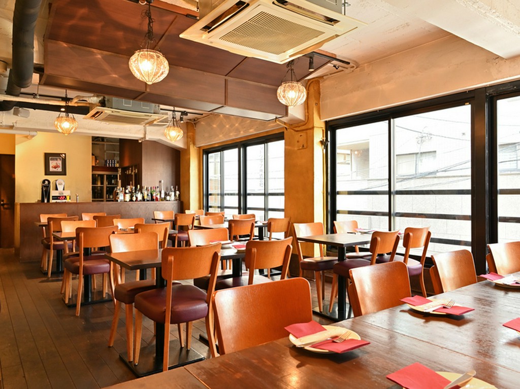 テイストの違う店内の4フロア。それぞれ貸切利用が可能