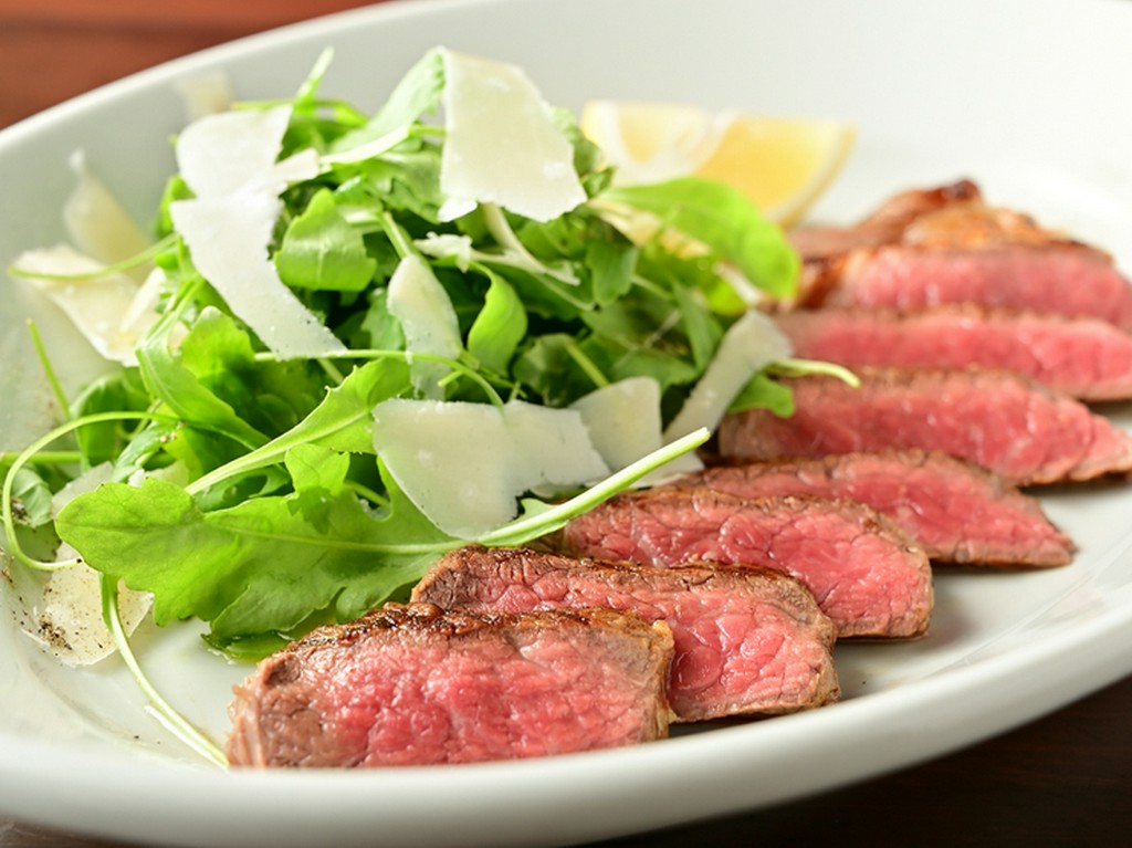 黒毛和牛の炭火焼き　タリアータ　15年熟成のバルサミコソース