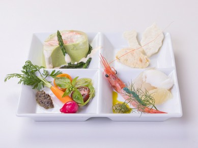 アスパラの香りとなめらか食感『前菜 グリーンアスパラのムース』