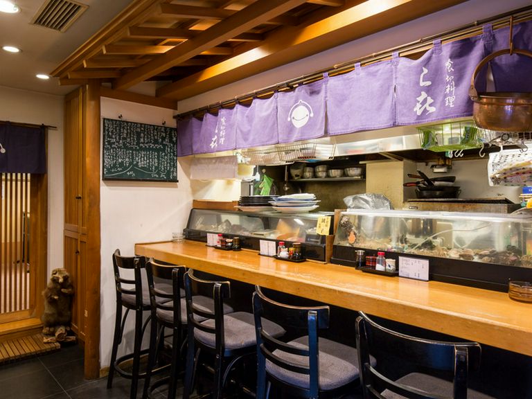 アットホームな雰囲気あふれる料理店で、ゆったり過ごす