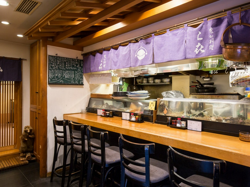 アットホームな雰囲気あふれる料理店で、ゆったり過ごす
