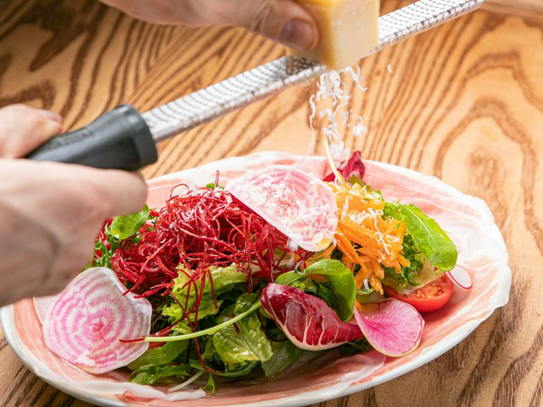 自家農園の野菜を使用し、仕上げに「パルミジャーノ」