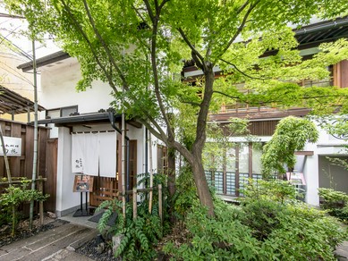 100年以上の時を経て、今なお受け継がれる気品あふれる空間