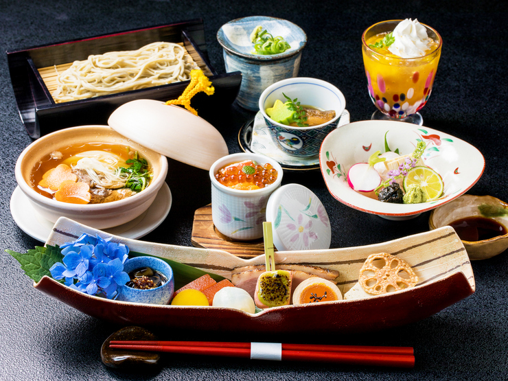 Món Kaiseki do đầu bếp lựa chọn kèm đồ uống