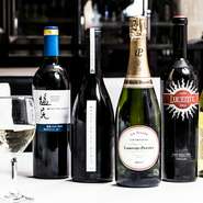 県産のワインやイタリア・スペインなどからおすすめワインをピックアップ。また、イタリアより有機栽培のナチュラルワインも用意。こちらもグラスで気軽に楽しめます。