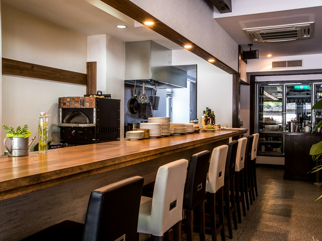 カウンター席で過ごすゆったりとしたひととき