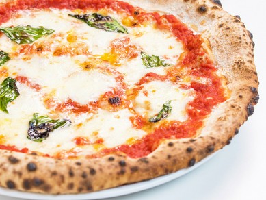 オリジナルブレンドのピザ生地をはじめとした『素材』