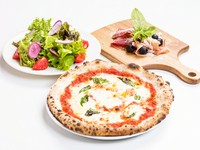 ピッツァorパスタ＋サラダ＋前菜＋デザート＋コーヒーor紅茶