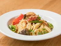 季節の前菜とパスタがセットのランチです。
お好みでセットドリンク・セットデザートがつけられます。