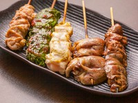 オリジナルブレンドの特製塩を使った『焼き鳥盛り合わせ』