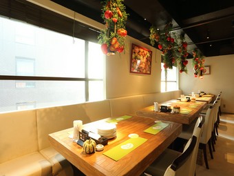 大勢でにぎやかな会食に、店自慢のコースで野菜を満喫