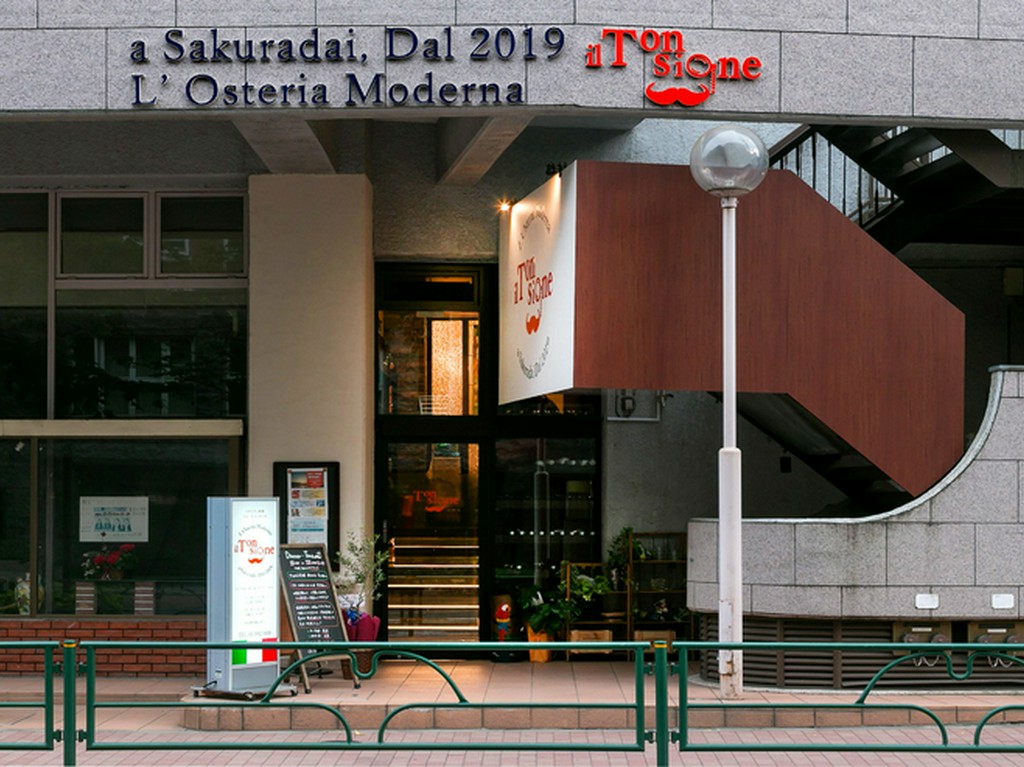 店主のおすすめイタリアワインコレクションは約400種類