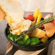 ※追加オプションでお料理をご注文の方はご予約の際にスタッフまでお伝えください。
※デザートへメッセージをご希望のお客様は、ネット予約の後に必ずお電話でもメッセージ内容等の詳細をお伝えください。何卒よろしくお願いいたします。