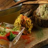 四季折々、産地直送の新鮮な野菜は、1つひとつにこだわって仕入れがされています。本来の甘みや旨みをしっかり味わえるように調理され、季節ごとに旬の一番美味しい野菜が使用されています。