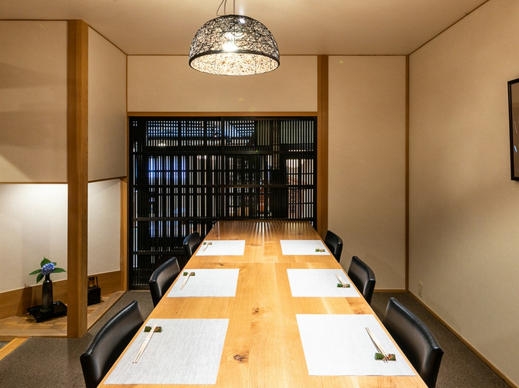 接待などの改まった席には、格調高いVIP用個室がおすすめ