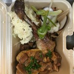豚ロースの香草カツレツ
ホロホロ鶏コンフィポルチーニソース
鶏モモと豚ミンチのバロティーヌ
キノコと挽肉を詰めたウズラの丸焼き
日によって変わります。
ポテトサラダとピクルス、自家製パン1カット付きます。