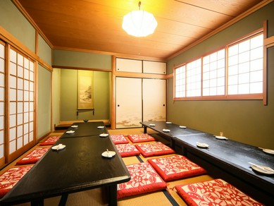 家族・親族の会食などにも便利な座敷席
