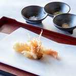 前菜
旬天ぷら十二種
かき揚げ天茶漬
又は　天丼と吸物
⚫︎飲み物１杯付

本格天ぷらコース、瀬戸内の魚介や旬野菜と、定番を揚げたてを一品ずつ
　